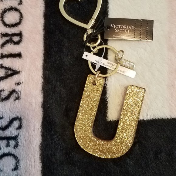VICTORIA'S SECRET Sparkle Pink/Gold Bag Charm Initial Letter U - Picture 4 of 7
